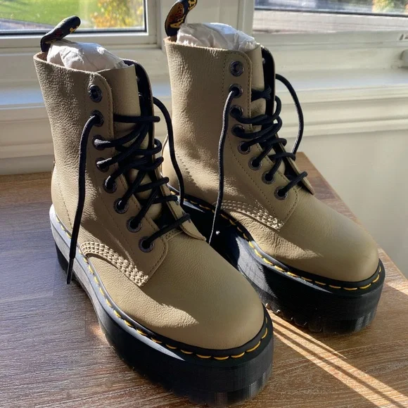 Doc Martens 1460 Max Leather Platform Boots - Pale Olive - Pisa - Picture 6 of 14